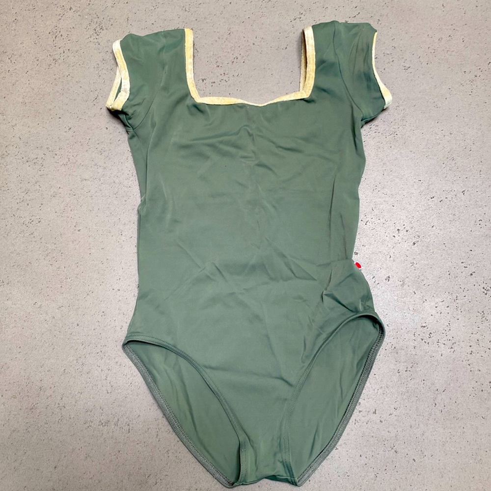 Yumiko small Leo
